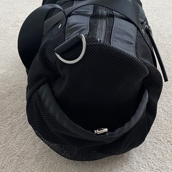 lululemon athletica Black Unisex Duffel Bag - Picture 5 of 16